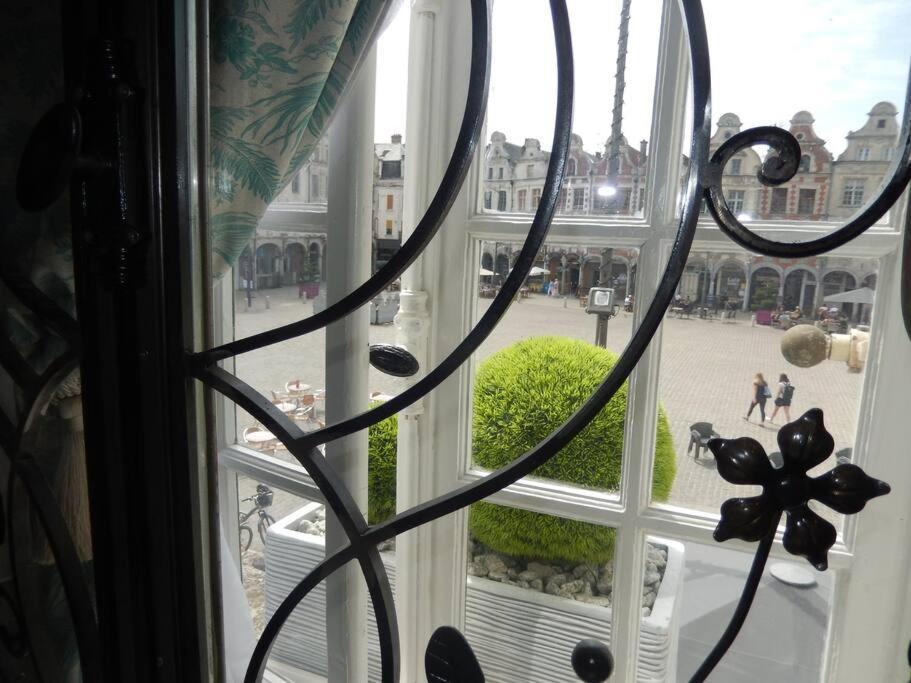 Le 31 Au Coeur Des Places Arras Buitenkant foto