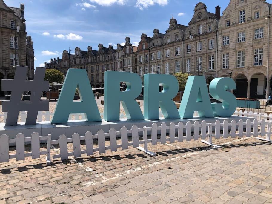 Le 31 Au Coeur Des Places Arras Buitenkant foto